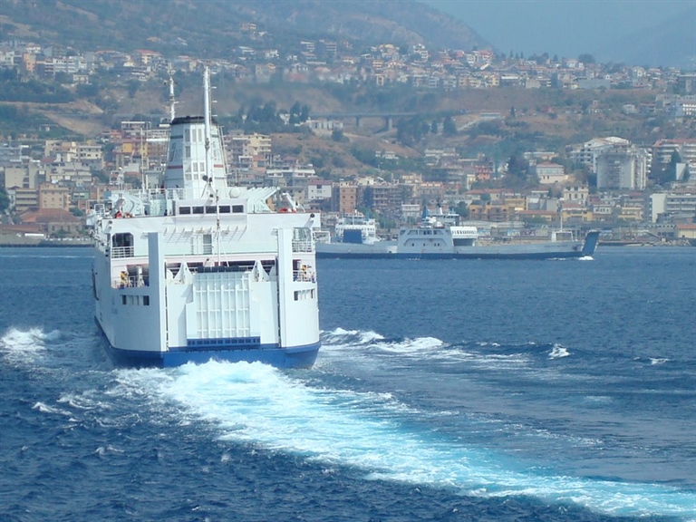 SERVIZI IN APPALTO A BORDO DELLE NAVI PASSEGGERI, DAL MINISTERO DEI...