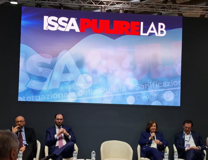 ISSA PULIRE 2025